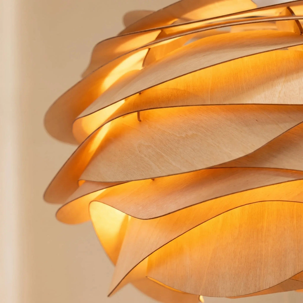 Suspension Bois Sculptée - Forme Rose Artisanale