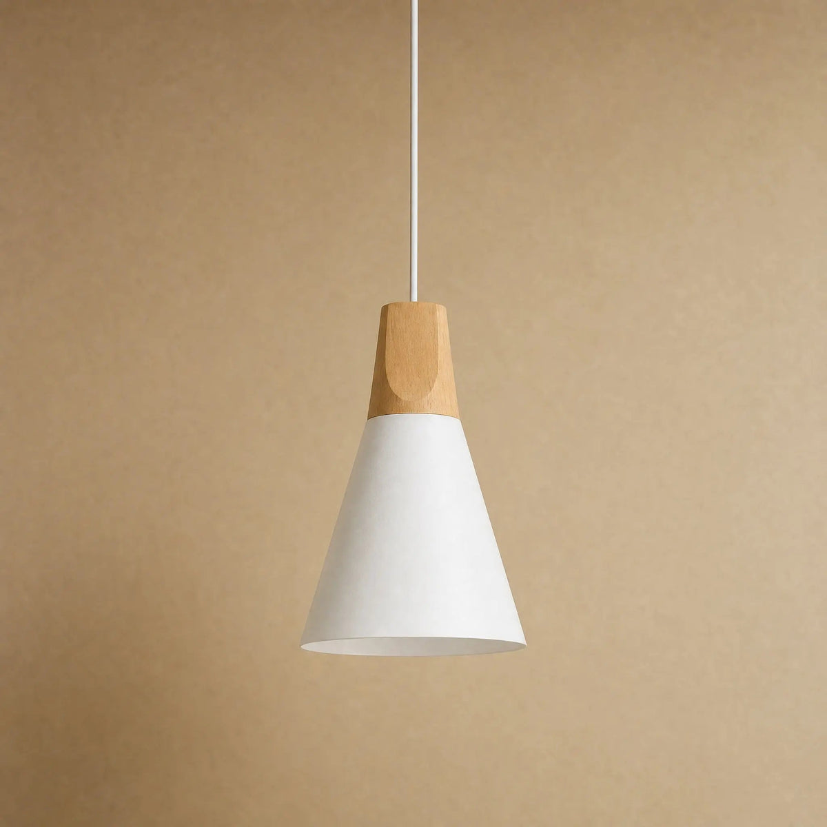 Suspension Scandinave - Cône Bois et Macaron