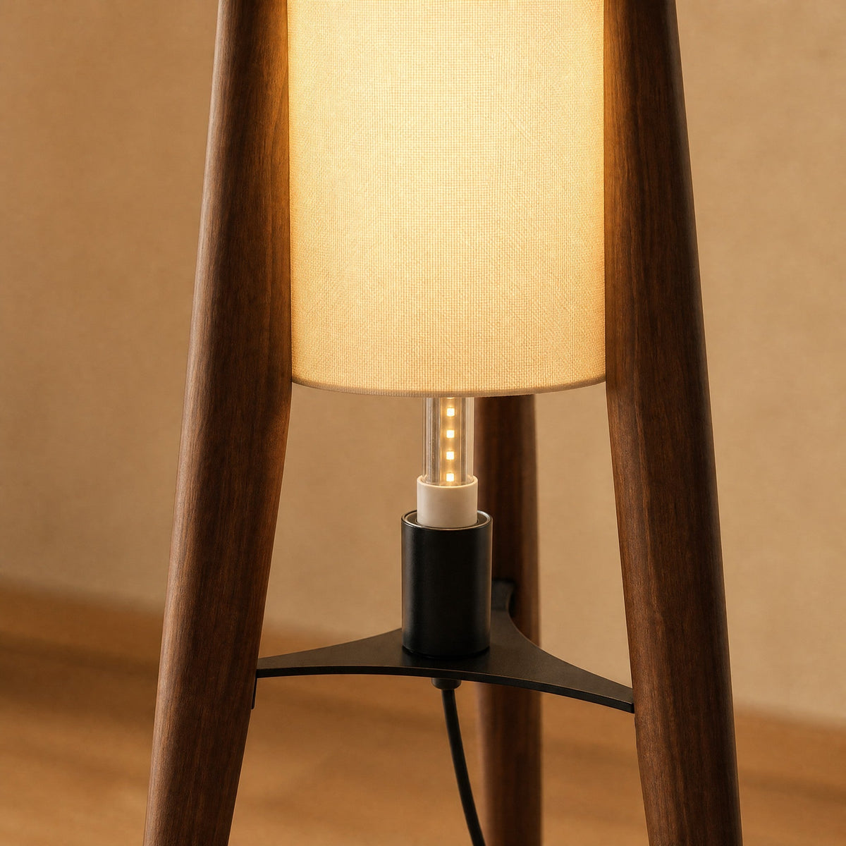 Lampadaire Bois - Colonne Écrue Sur Trépied